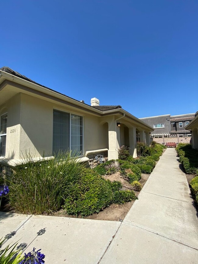 Building Photo - Beautiful Somerset Single Story Townhome N...
