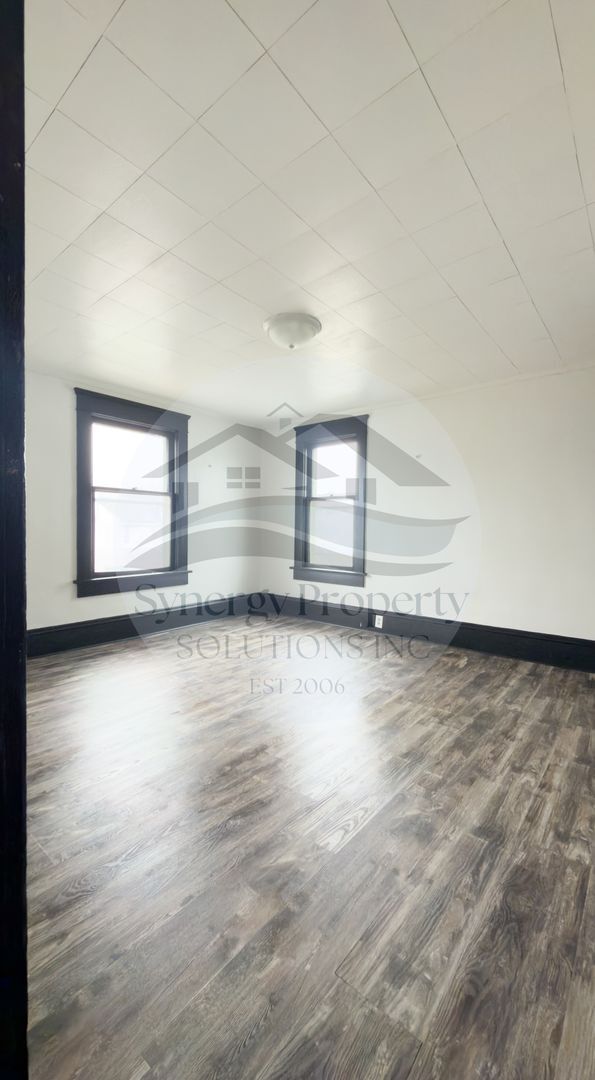 Foto del edificio - Available Now!