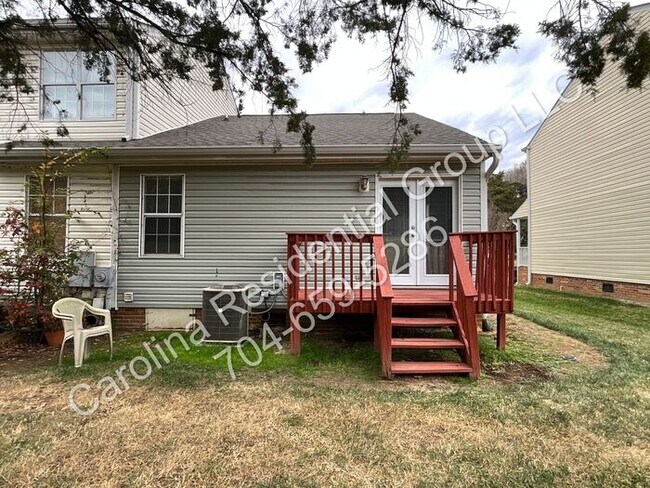 Foto del edificio - 8247 Circle Tree Ln