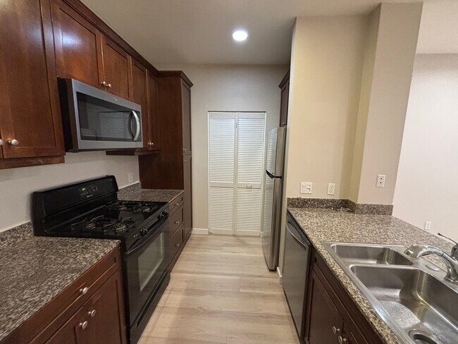 Foto del edificio - 2168 Scholarship