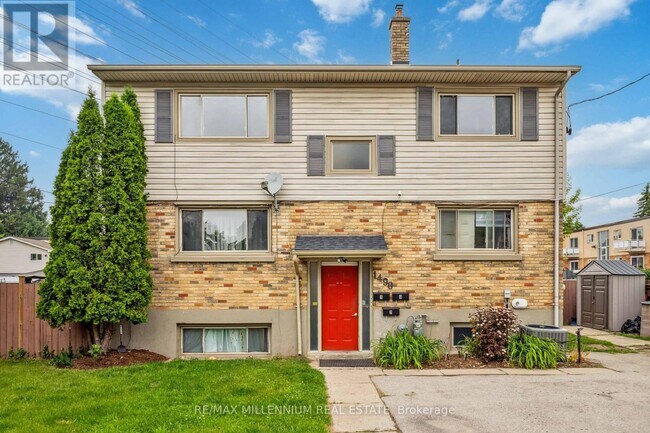 Building Photo - 1490-1490 Mclarenwood Terrace