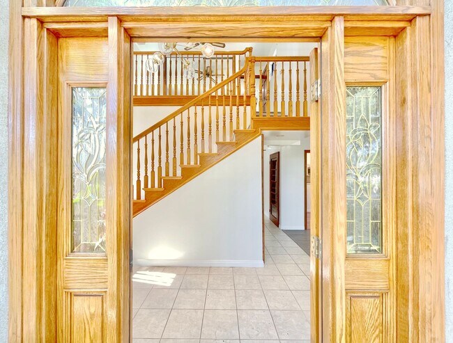 Foto del edificio - Newly remodeled two story 3 Bed + 2 Bath House + Office + Loft & large backyard