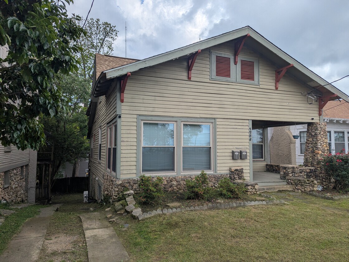 Primary Photo - 1705 13th Avenue South