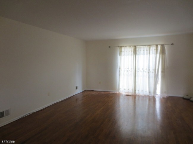 Foto del edificio - 741 Bound Brook Rd