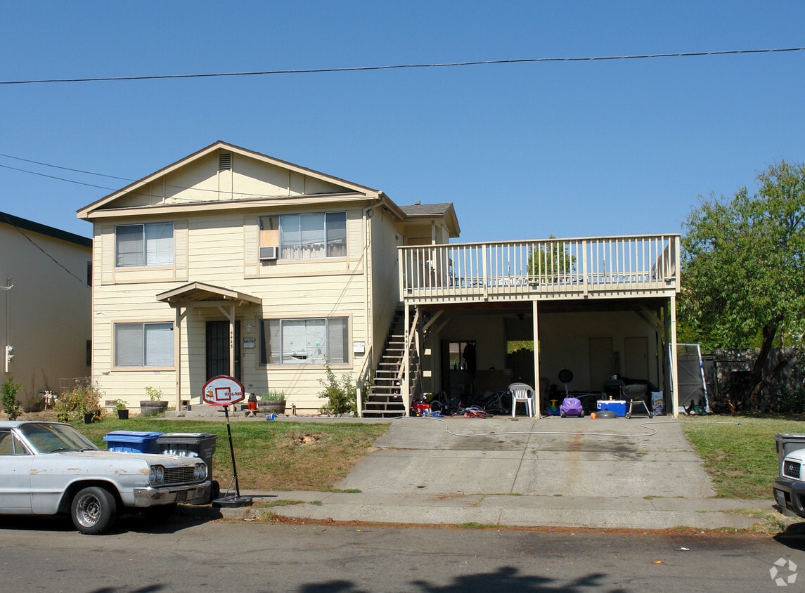 Building Photo - 4445-4447 Yukon Dr