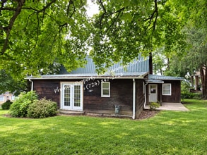 Building Photo - 3811 Sunflower Rd