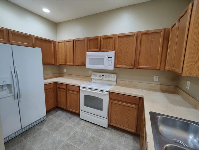 Building Photo - 2980 Ashland Ln S