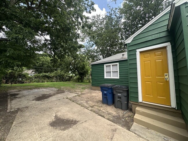 Building Photo - Charming 3-Bed Home in North Tulsa with Sp...