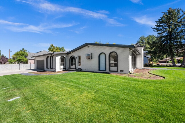 Foto del edificio - 1839 Cottonwood Club Cir