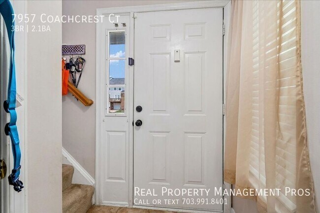 Foto del edificio - 7957 Coachcrest Ct