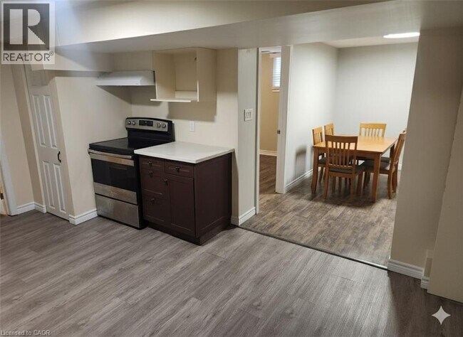 Photo du bâtiment - 21 Belwood Crescent