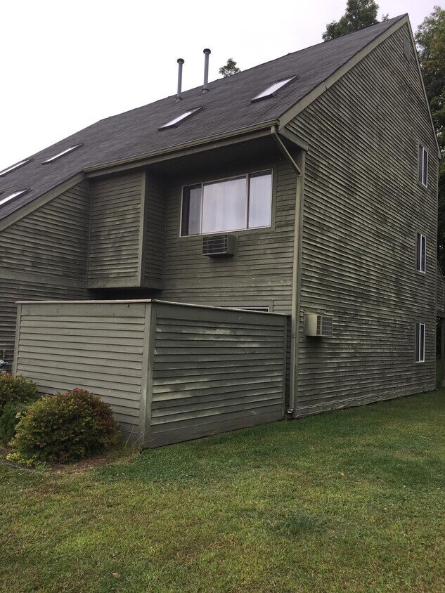 32 Sundance Dr Unit 32, Branford, CT 06405 Condo for Rent in Branford