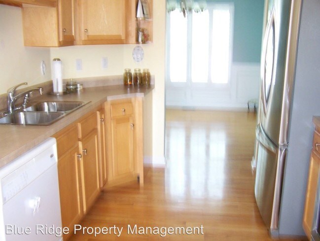 Building Photo - 3 br, 2 bath House - 1037 Carrington Court