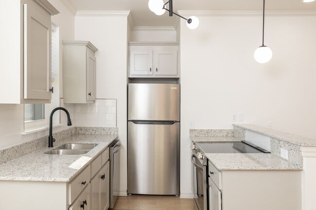 Photo - 1137 N Leverett Ave Apartment