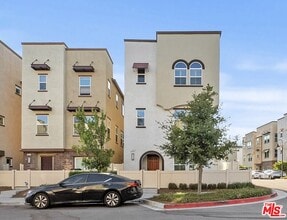 Building Photo - 749 Daniel Freeman Cir