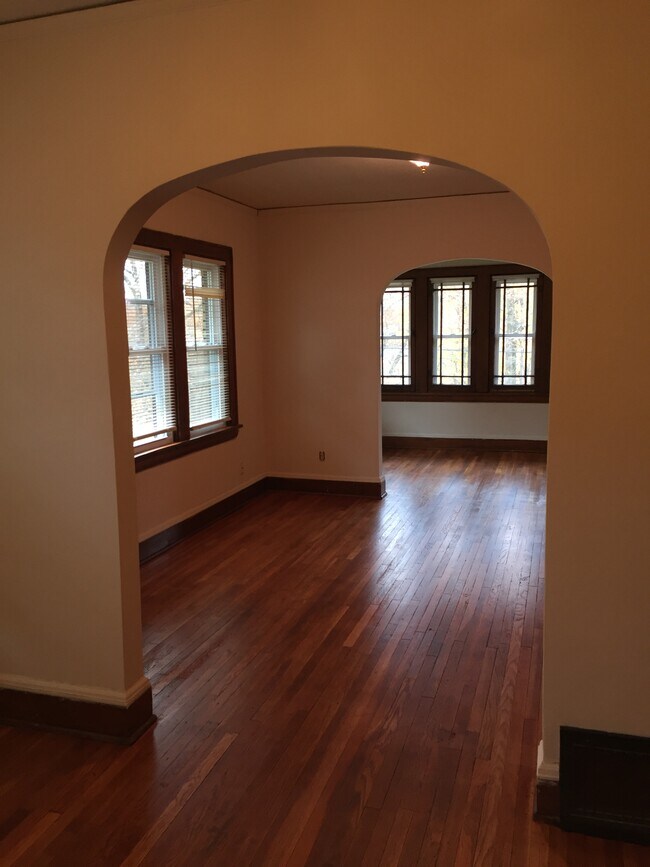 Dining, Living room, & solarium - 1510 Front St