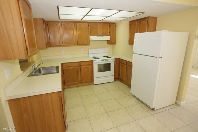 Building Photo - 2 br, 1.5 bath House - 613 SE Starfish Avenue