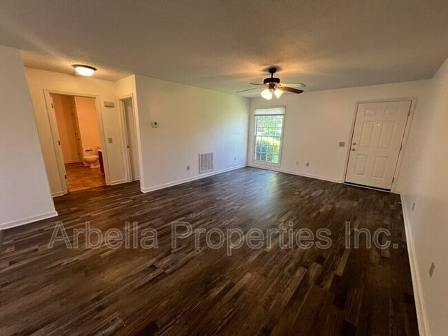 Building Photo - 115 Rowe Ln