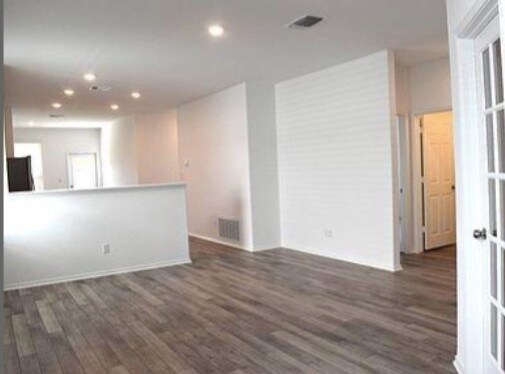 Foto del edificio - 217 English Oak St