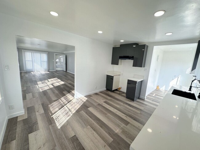 Foto del edificio - Central to everything! Move In Ready 2bd/1...