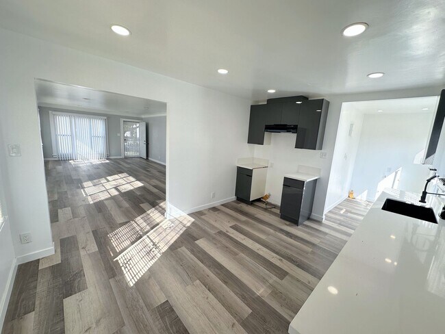 Central to everything! Move In Ready 2bd/1... - Central to everything! Move In Ready 2bd/1... House