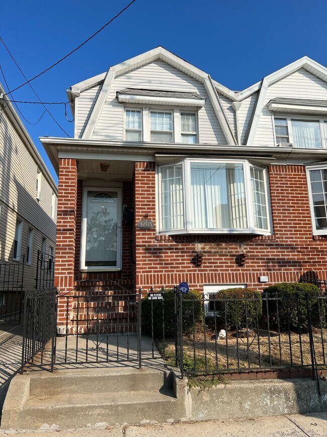 Foto del edificio - 3205 Avenue R