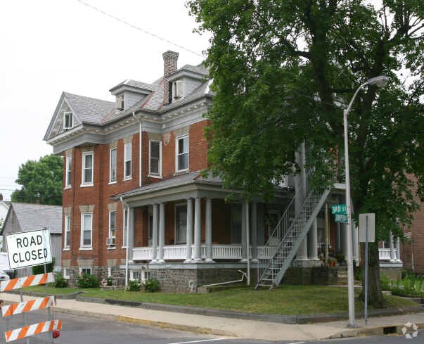 Foto principal - 302 Juniper St