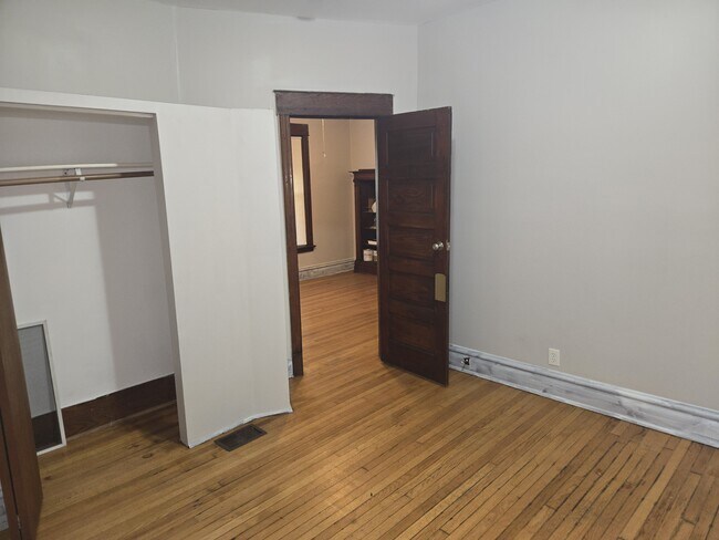 Foto del edificio - 6555 S Green St
