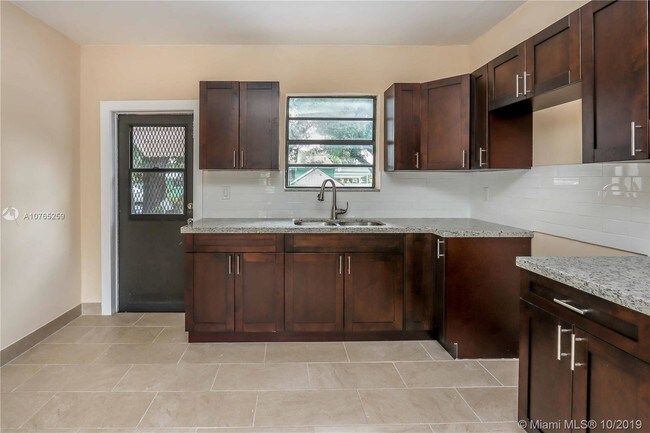 Foto del edificio - 2300 NW 95th St