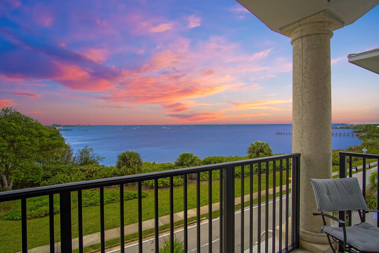 3736 NE Indian River Dr Unit B300, Jensen Beach, FL 34957 Condo for