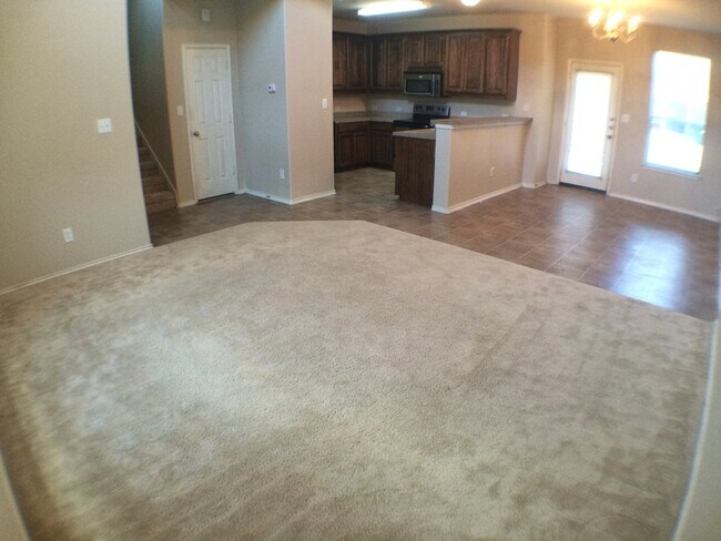 Building Photo - Stunning 3 Bed 2.5 Bath Townhome w Lawn Se...