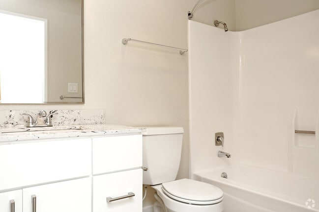 1HAB,1BA-700 ft² - San Leandro Racquet Club