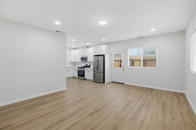 Foto del edificio - 8120 Melrose Ln