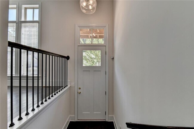 Foto del edificio - 614 Harrington Hills