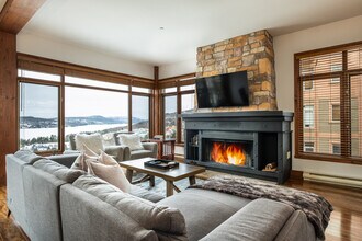 Building Photo - 170 Chem. au Pied de la Montagne