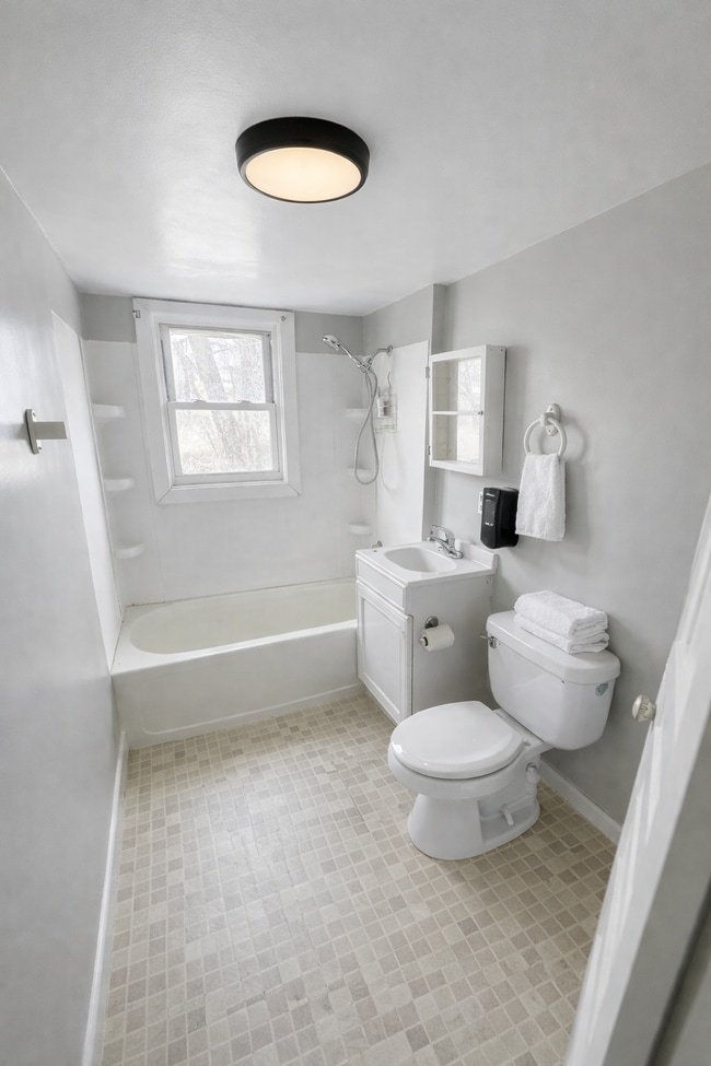 Photo - 833 W 27th St House