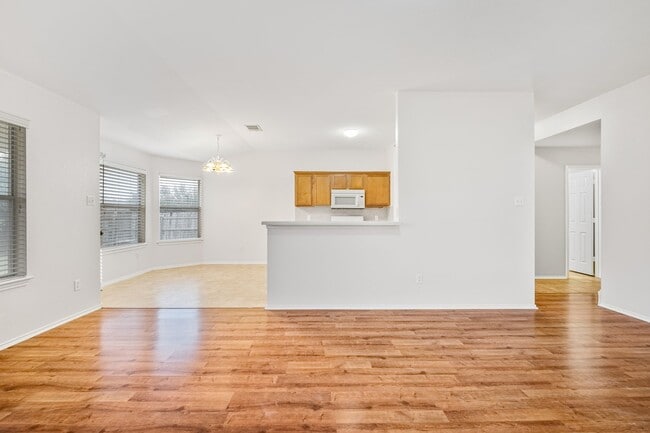 Building Photo - Beautiful Single Story, 3 Bedroom, 2 Bath ...