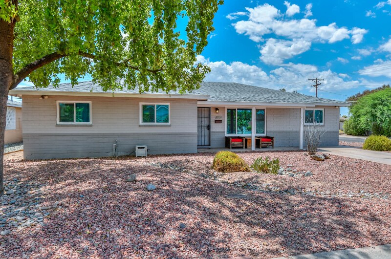 Primary Photo - 2051 W Solano Dr