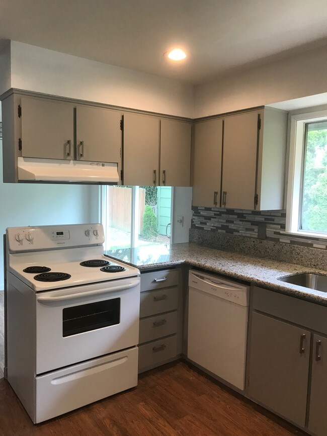 Foto del edificio - 8038 N Wayland Ave