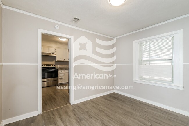 Building Photo - 816 Monterey St