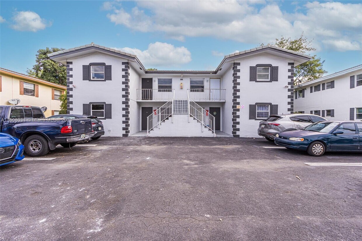 Primary Photo - 4351 Riverside Dr