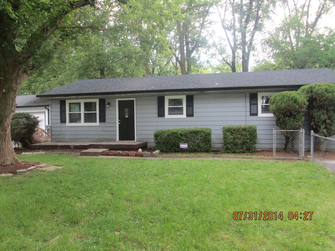 Primary Photo - 3448 N Hawthorne Ln