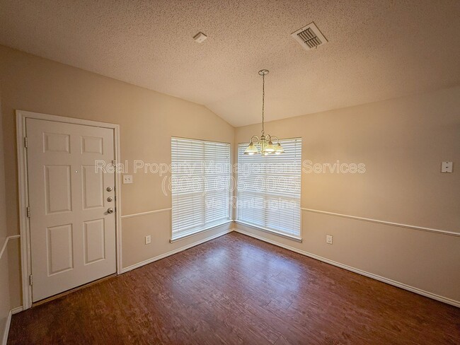 Building Photo - 517 N Kline Ave