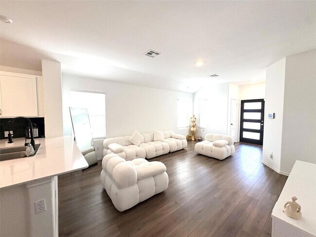 Foto del edificio - 322 Canley Lp