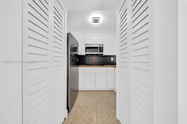 Foto del edificio - 8145 NW 7th St