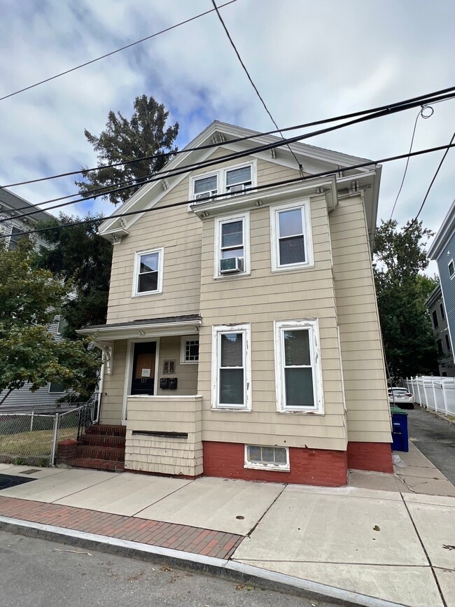 Building Photo - 117 Beacon St