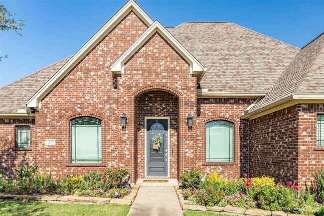 Building Photo - 1101 Southern Oaks Dr