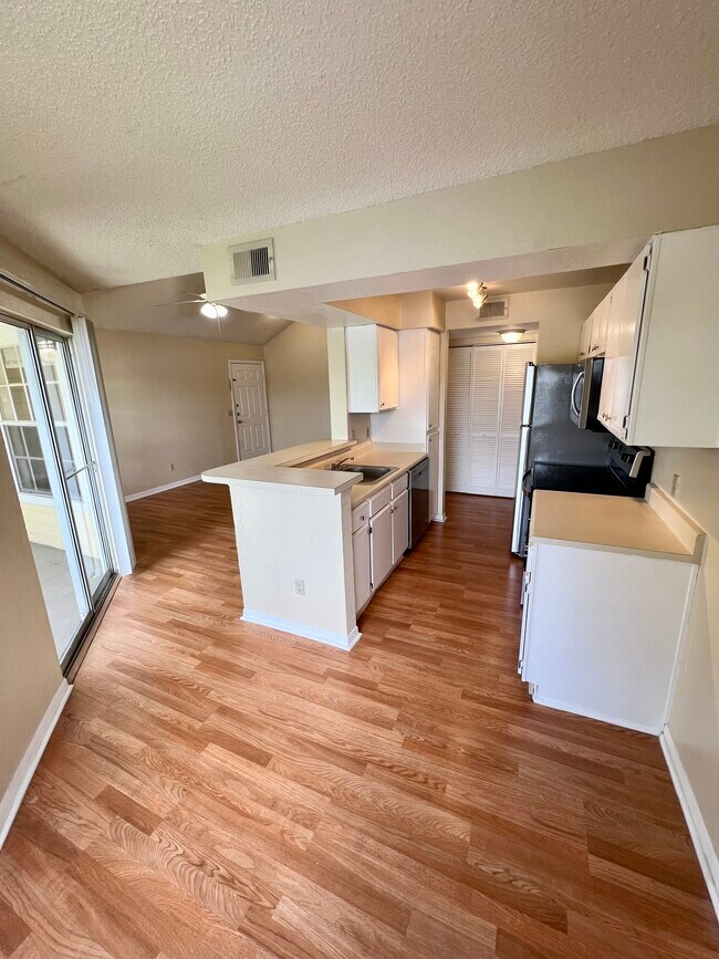 1037 S Hiawassee Rd Unit 2834, Orlando, FL 32835 Condo for Rent in