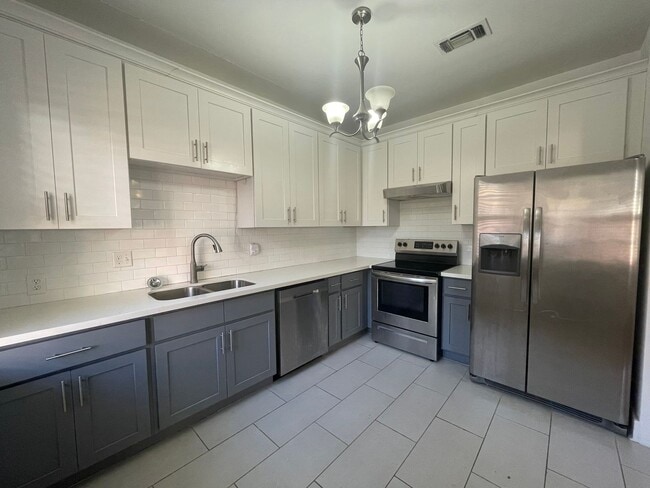 Building Photo - House: Garden District