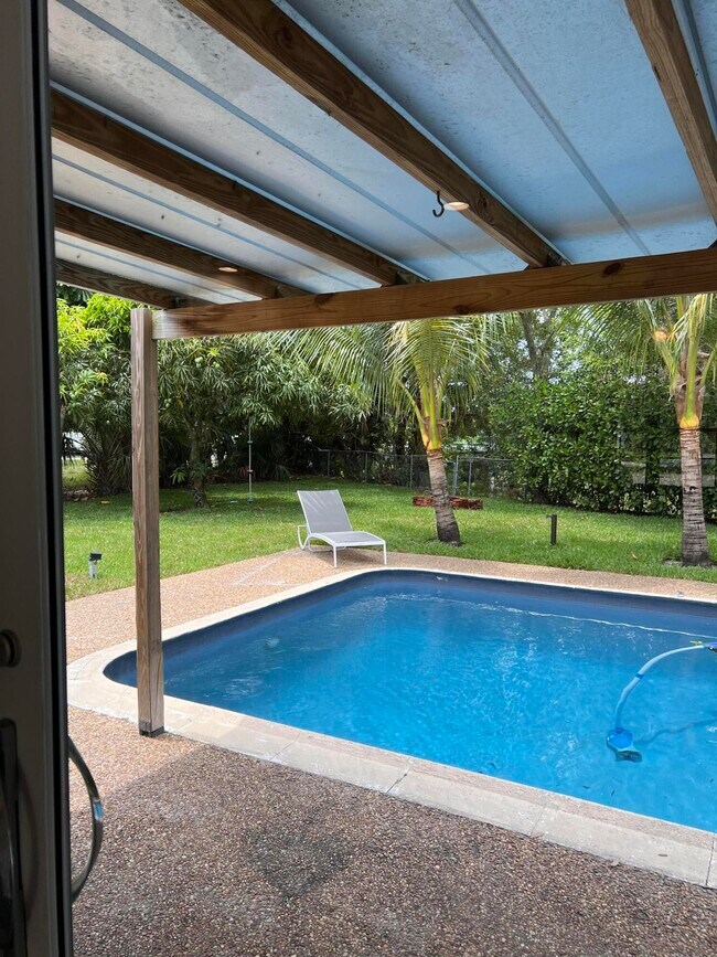 Building Photo - 9596 Richmond Cir
